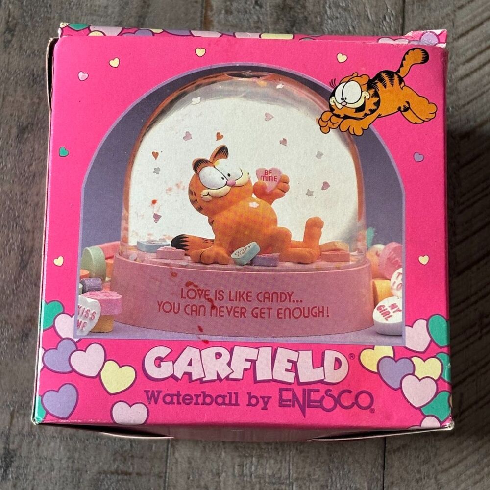 Vintage 1990s Enesco Garfield "Love Is Like Candy" Shaker Globe Valentines Day